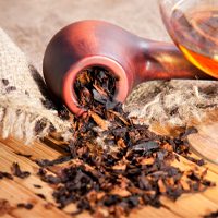 gestopfte Pfeife mit Whiksyglas